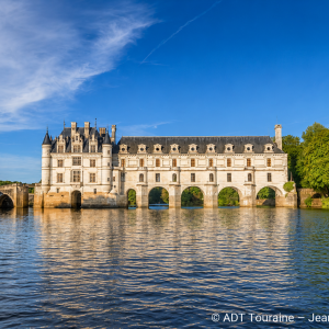 Loire Valley Private Chateau Day Trip to Chenonceau, Amboise & Chambord